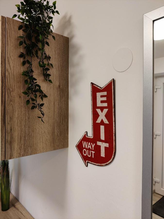 Holiday Home In Quiet Beautiful Area With Two Separate, Modern, Furnished Apartments Deutsch-Wagram 外观 照片