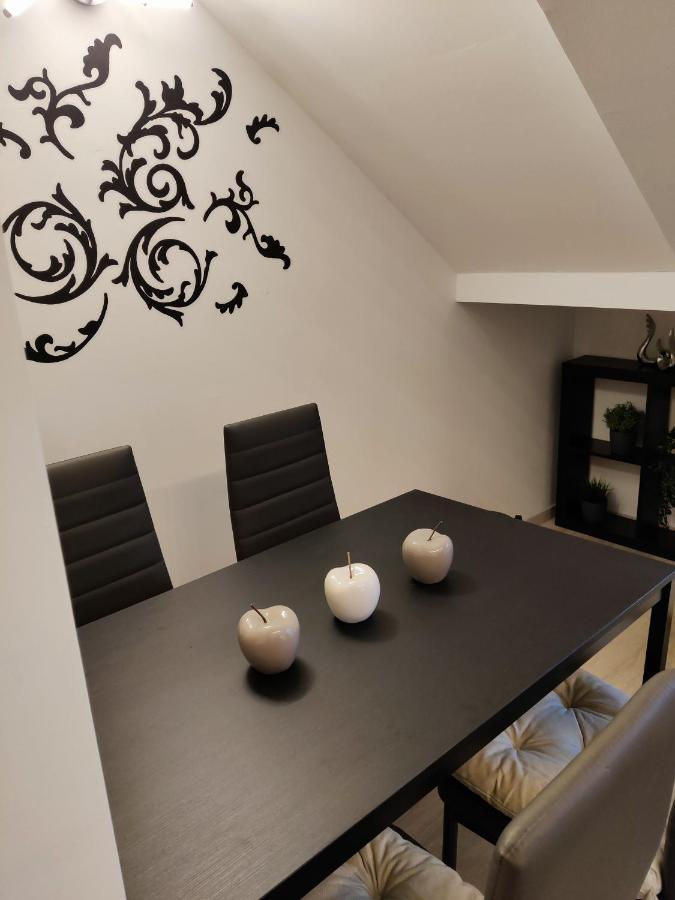 Holiday Home In Quiet Beautiful Area With Two Separate, Modern, Furnished Apartments Deutsch-Wagram 外观 照片