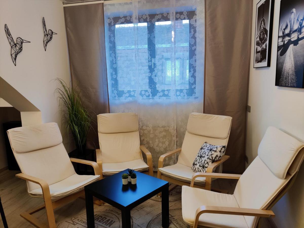 Holiday Home In Quiet Beautiful Area With Two Separate, Modern, Furnished Apartments Deutsch-Wagram 外观 照片