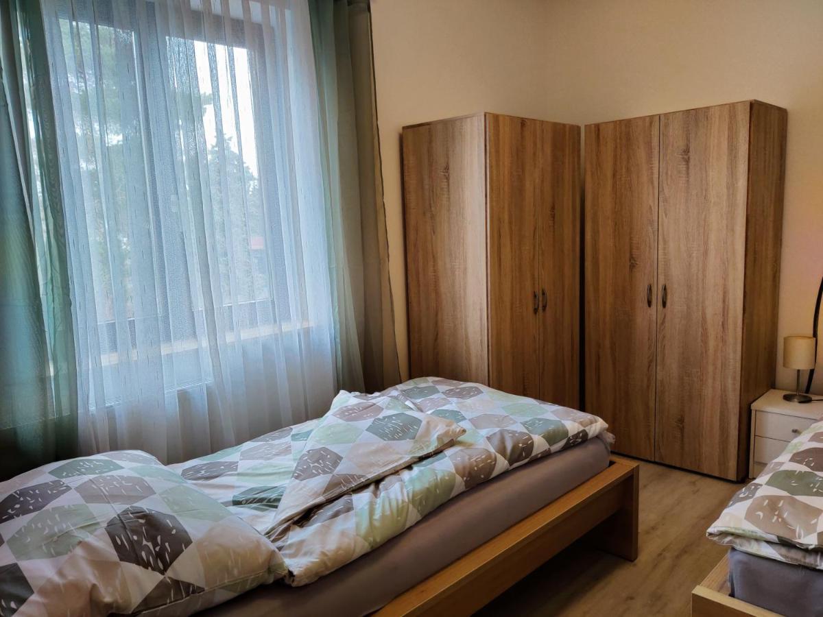 Holiday Home In Quiet Beautiful Area With Two Separate, Modern, Furnished Apartments Deutsch-Wagram 外观 照片