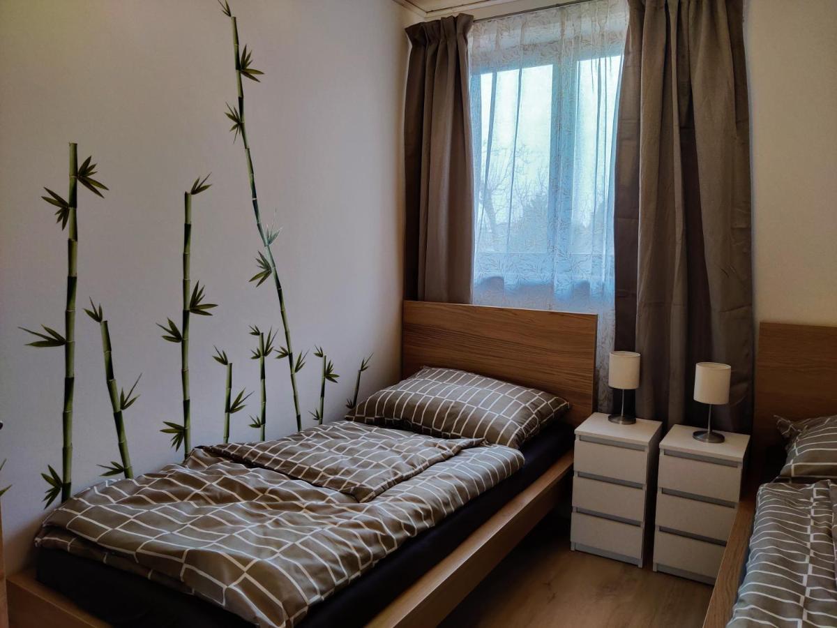 Holiday Home In Quiet Beautiful Area With Two Separate, Modern, Furnished Apartments Deutsch-Wagram 外观 照片