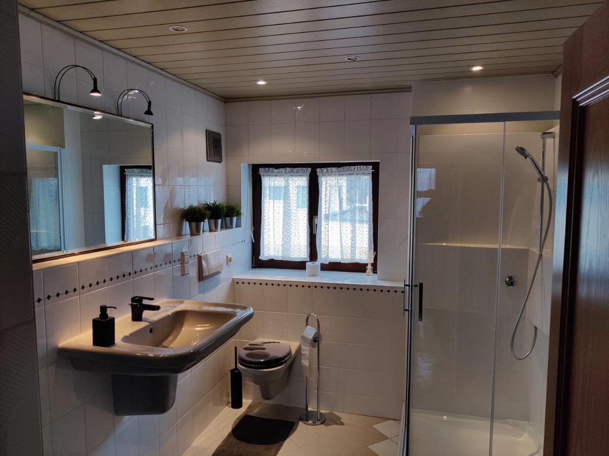 Holiday Home In Quiet Beautiful Area With Two Separate, Modern, Furnished Apartments Deutsch-Wagram 外观 照片